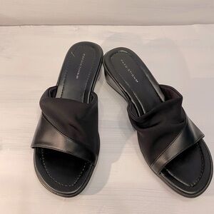 Predictions black open toe sandal. Size 8W